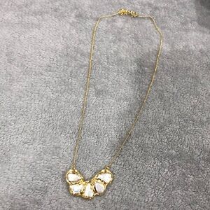 Flower style necklace